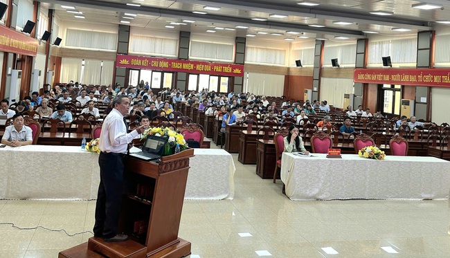 Chi hội Luật gia Trung t&acirc;m Tư vấn ph&aacute;p luật Bi&ecirc;n H&ograve;a tuy&ecirc;n truyền ph&aacute;p luật về bầu cử tại phường Trấn Bi&ecirc;n- Ảnh 1.