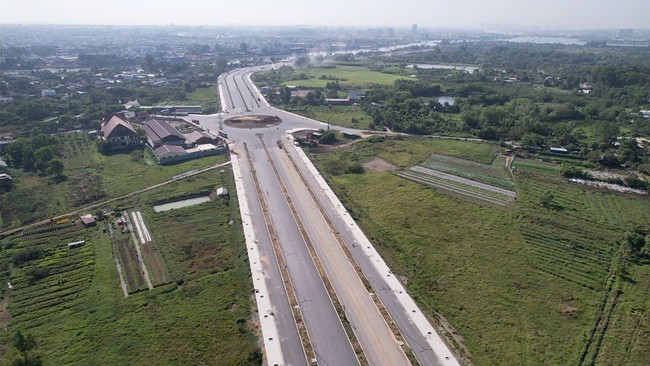 Cầu Thống Nhất &ldquo;thay &aacute;o mới&rdquo;, sẵn s&agrave;ng th&ocirc;ng xe kỹ thuật trước Tết- Ảnh 2.