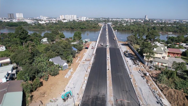 Cầu Thống Nhất &ldquo;thay &aacute;o mới&rdquo;, sẵn s&agrave;ng th&ocirc;ng xe kỹ thuật trước Tết- Ảnh 4.