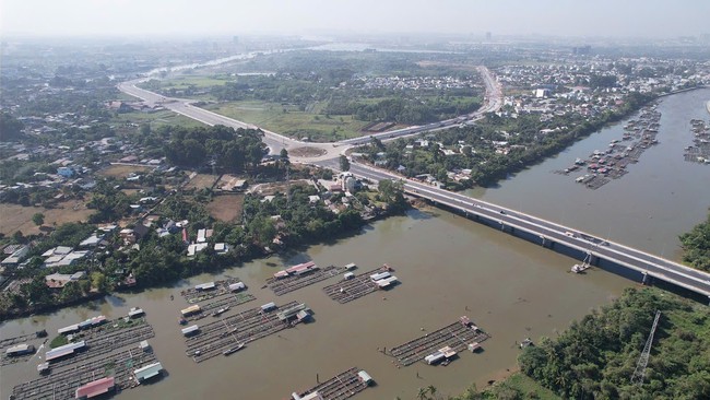 Cầu Thống Nhất &ldquo;thay &aacute;o mới&rdquo;, sẵn s&agrave;ng th&ocirc;ng xe kỹ thuật trước Tết- Ảnh 5.