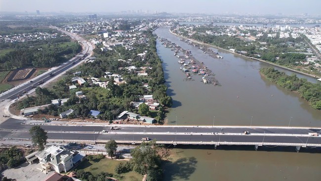 Cầu Thống Nhất &ldquo;thay &aacute;o mới&rdquo;, sẵn s&agrave;ng th&ocirc;ng xe kỹ thuật trước Tết- Ảnh 12.