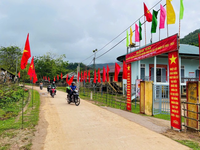 V&ugrave;ng bi&ecirc;n giới Quảng Trị rộn r&agrave;ng trước ng&agrave;y hội non s&ocirc;ng- Ảnh 7.