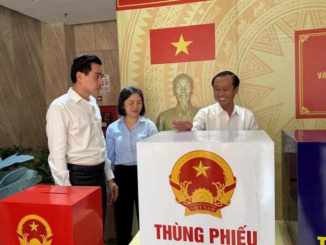 Tp.HCM: Ph&oacute; Chủ tịch HĐND kiểm tra c&ocirc;ng t&aacute;c chuẩn bị khu vực bỏ phiếu- Ảnh 1.
