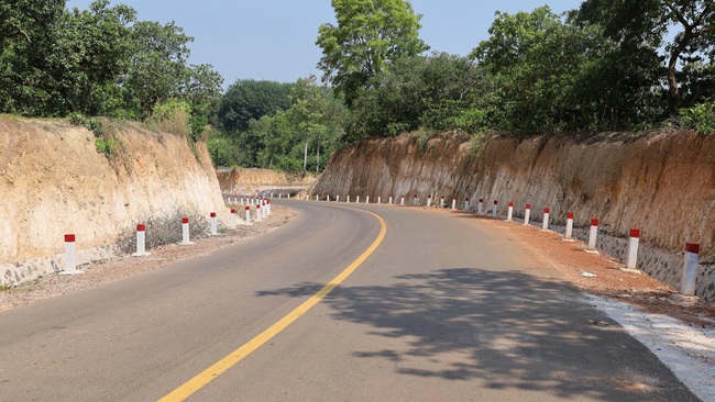 Đồng Nai khẩn trương kiểm tra vụ nh&agrave; d&acirc;n &ldquo;ch&ecirc;nh v&ecirc;nh&rdquo; sau hạ cốt nền đường- Ảnh 3.