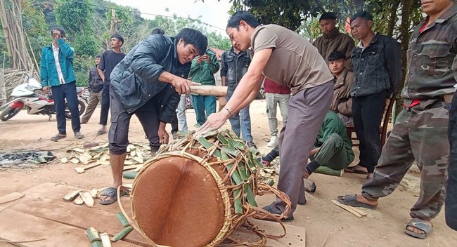 Lễ hội Đập trống v&agrave; chuyện t&igrave;nh "một đ&ecirc;m" kỳ lạ giữa đại ng&agrave;n Trường Sơn- Ảnh 3.