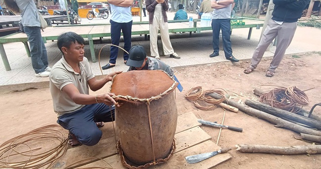 Lễ hội Đập trống v&agrave; chuyện t&igrave;nh "một đ&ecirc;m" kỳ lạ giữa đại ng&agrave;n Trường Sơn- Ảnh 2.
