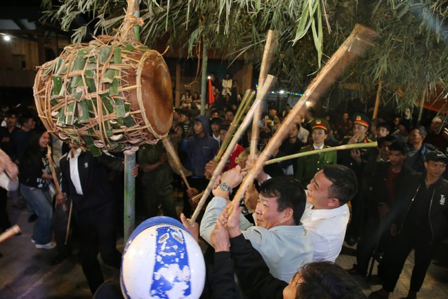 Lễ hội Đập trống v&agrave; chuyện t&igrave;nh "một đ&ecirc;m" kỳ lạ giữa đại ng&agrave;n Trường Sơn- Ảnh 6.
