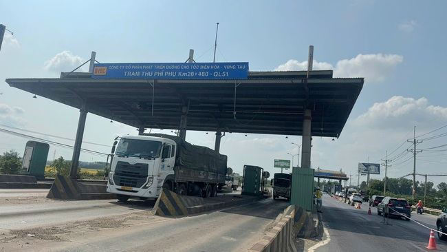 Th&aacute;o dỡ trạm thu ph&iacute; &ldquo;&aacute;n ngữ&rdquo; tr&ecirc;n QL51, trả lại mặt đường th&ocirc;ng tho&aacute;ng cho cửa ng&otilde; Đồng Nai- Ảnh 1.