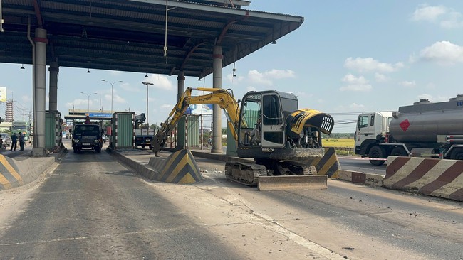 Th&aacute;o dỡ trạm thu ph&iacute; &ldquo;&aacute;n ngữ&rdquo; tr&ecirc;n QL51, trả lại mặt đường th&ocirc;ng tho&aacute;ng cho cửa ng&otilde; Đồng Nai- Ảnh 13.