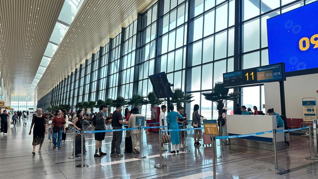 Hơn 109.000 kh&aacute;ch qua T&acirc;n Sơn Nhất ng&agrave;y 30/4, người d&acirc;n cần chủ động thời gian- Ảnh 2.