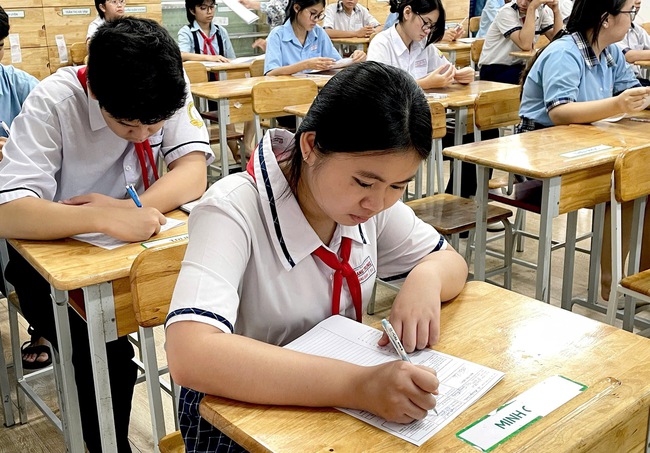Gần 152.000 th&iacute; sinh bước v&agrave;o cuộc đua lớp 10 lớn nhất lịch sử Tp.HCM- Ảnh 2.
