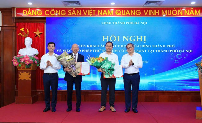 H&agrave; Nội trao quyết định sandbox cho hai doanh nghiệp th&iacute; điểm xe tự h&agrave;nh v&agrave; chế tạo đất hiếm- Ảnh 1.