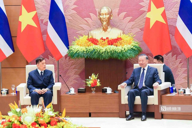 Tổng B&iacute; thư, Chủ tịch nước T&ocirc; L&acirc;m hội đ&agrave;m với Nh&agrave; Vua Th&aacute;i Lan- Ảnh 1.