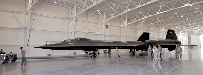 “Hắc điểu” SR-71 Blackbird: Tốc độ làm nên huyền thoại- Ảnh 4.