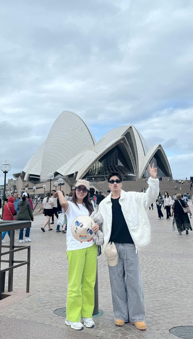 Kiều Minh Tuấn hốt hoảng v&igrave; bị an ninh s&acirc;n bay giữ lại, kiểm tra h&agrave;nh l&yacute;?- Ảnh 5.