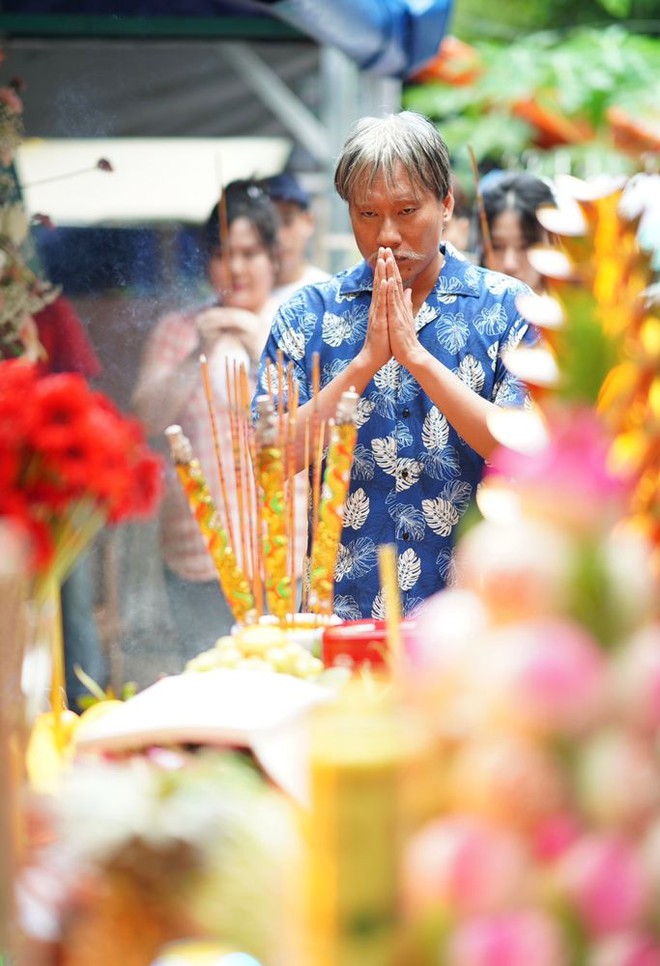 Bất ngờ với ngoại hình của Kiều Minh Tuấn, chuyện gì đây?- Ảnh 3.