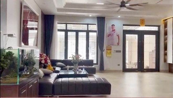 "Biệt phủ" sang trọng tại Hà Nam của cầu thủ Phạm Tuấn Hải - Người cần 8 phút để khiến người Thái sốc nặng- Ảnh 10. "Biệt phủ" sang trọng tại Hà Nam của cầu thủ Phạm Tuấn Hải - Người cần 8 phút để khiến người Thái sốc nặng- Ảnh 10.