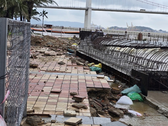 Sóng cao 3m ập vào sông Hàn, dự án 12 tỷ đồng vừa làm vừa oằn mình chống sóng- Ảnh 10. Sóng cao 3m ập vào sông Hàn, dự án 12 tỷ đồng vừa làm vừa oằn mình chống sóng- Ảnh 10.
