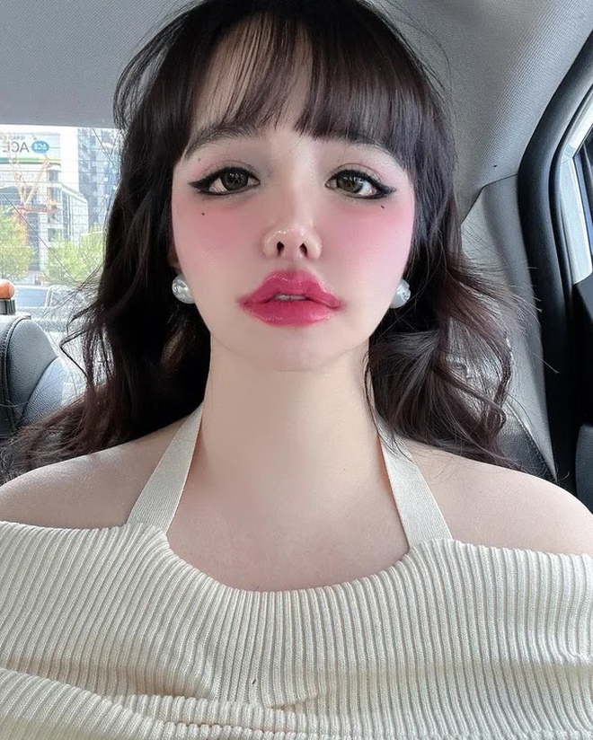 Nữ ca sĩ hàng đầu showbiz gây sốc với gương mặt biến dạng- Ảnh 4. Nữ ca sĩ hàng đầu showbiz gây sốc với gương mặt biến dạng- Ảnh 4.