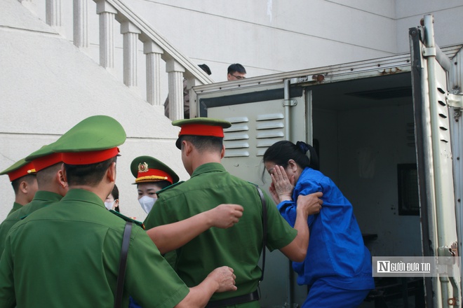 Cựu Phó Chủ tịch tỉnh Phú Thọ cùng hơn trăm bị cáo hầu toà vụ đánh bạc 106 triệu USD- Ảnh 3. Cựu Phó Chủ tịch tỉnh Phú Thọ cùng hơn trăm bị cáo hầu toà vụ đánh bạc 106 triệu USD- Ảnh 3.
