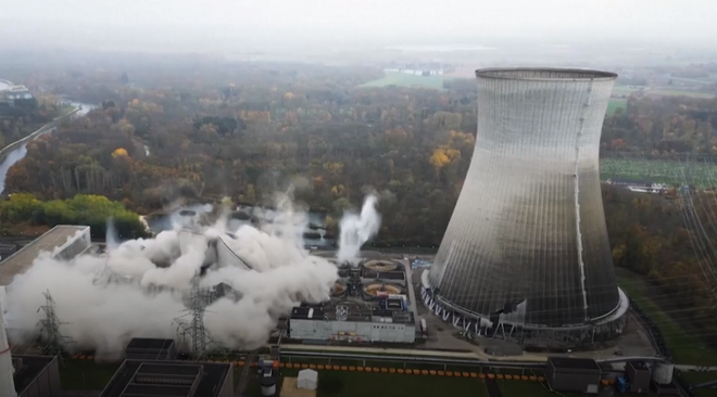 56.000 tấn bê tông sụp đổ tại nhà máy điện hạt nhân Đức - Ảnh 3.