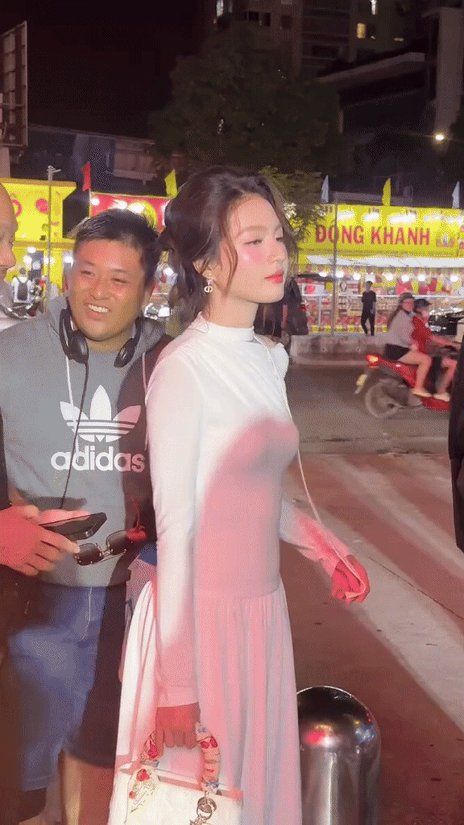 "Ngọc nữ thế hệ mới" sở hữu vẻ đẹp trong trẻo, style đời thường xuất sắc - Ảnh 2.