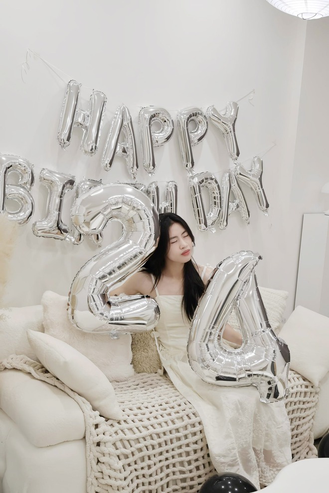 Hotgirl đội tuyển nữ Việt Nam khoe nhan sắc trong trẻo, dịu dàng khác lạ - Ảnh 2.