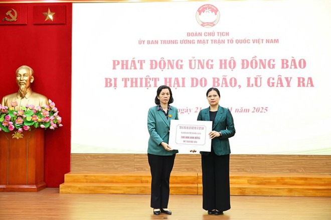 Hơn 112 tỷ đồng gửi tới đồng bào các tỉnh miền Trung, Tây Nguyên đang chịu thiệt hại nặng nề do bão lũ gây ra- Ảnh 23.