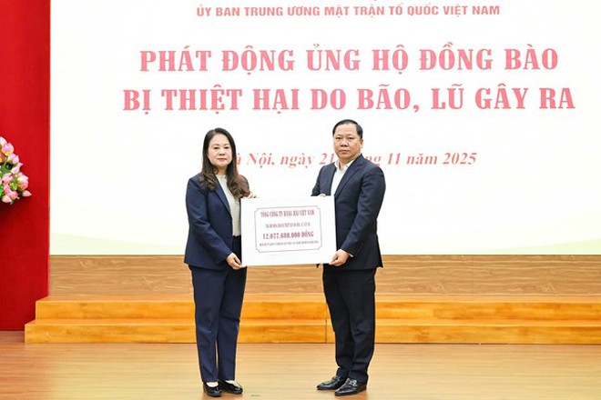 Hơn 112 tỷ đồng gửi tới đồng bào các tỉnh miền Trung, Tây Nguyên đang chịu thiệt hại nặng nề do bão lũ gây ra- Ảnh 16.