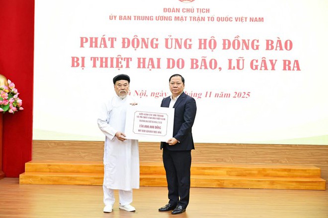 Hơn 112 tỷ đồng gửi tới đồng bào các tỉnh miền Trung, Tây Nguyên đang chịu thiệt hại nặng nề do bão lũ gây ra- Ảnh 14.