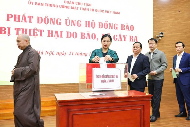 Hơn 112 tỷ đồng gửi tới đồng bào các tỉnh miền Trung, Tây Nguyên đang chịu thiệt hại nặng nề do bão lũ gây ra- Ảnh 5.