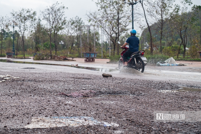 Xuất hiện hàng loạt ổ gà, ổ voi "bẫy" người dân trên tuyến huyết mạch qua Quy Nhơn- Ảnh 6.