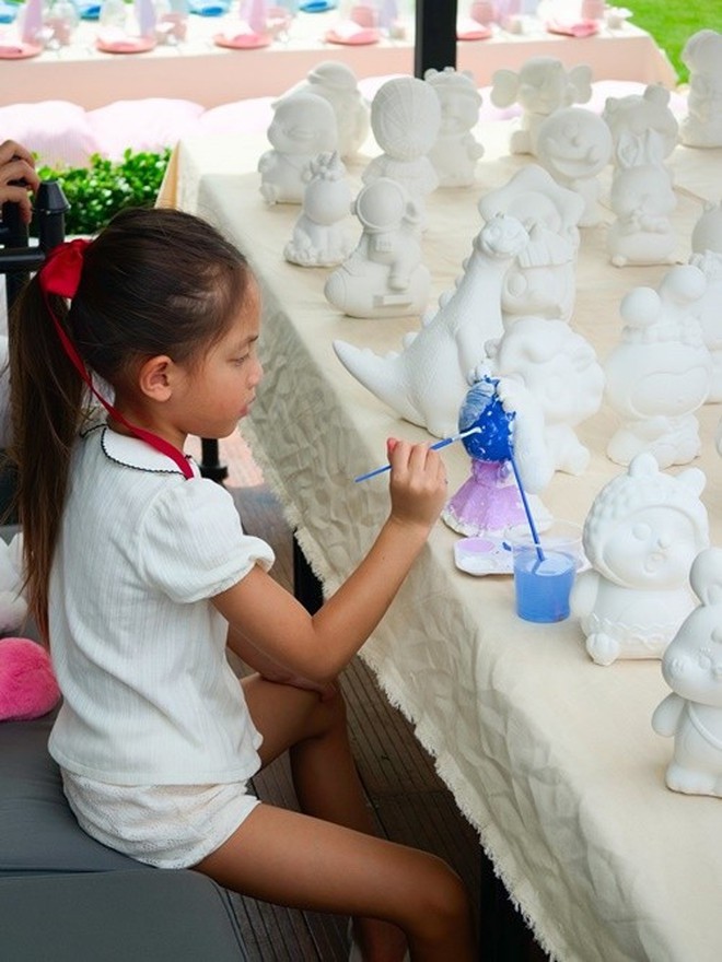 Hình ảnh ngọt ngào nhân dịp sinh nhật của cặp song sinh nhà Hồ Ngọc Hà - Kim Lý - Ảnh 4.