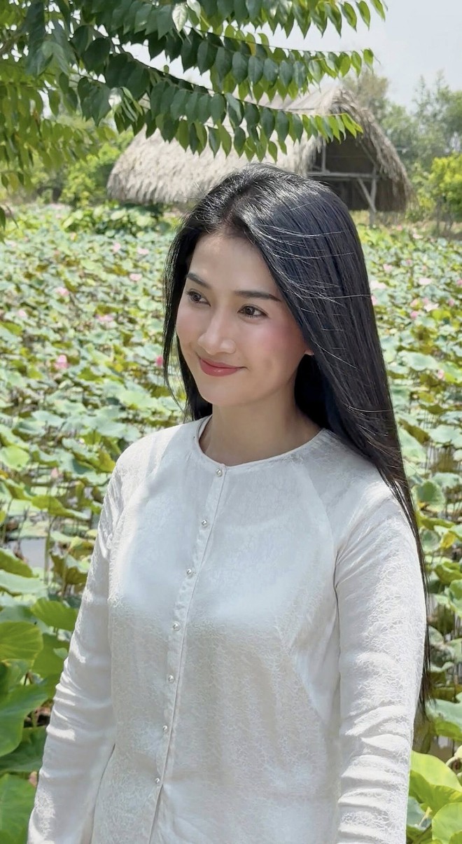 "Nữ hoàng phim xưa": Tuổi 41 trẻ đẹp, yêu bạn trai kém 10 tuổi - Ảnh 7.