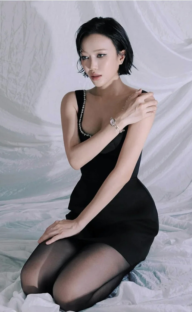 Hình ảnh lạ cùng thần thái lạnh lùng hiếm thấy của Diệu Nhi - Ảnh 2.