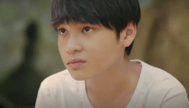 "Đặc công Sen" của Mưa đỏ hoàn toàn "lột xác" trong Cách em 1 milimet- Ảnh 4. "Đặc công Sen" của Mưa đỏ hoàn toàn "lột xác" trong Cách em 1 milimet- Ảnh 4.