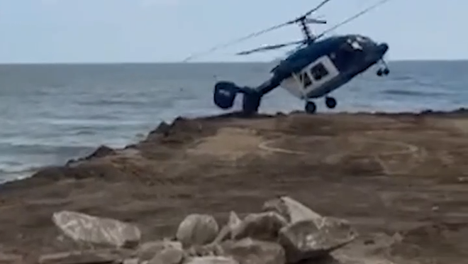 Phi công sống sót bị chỉ trích dữ dội sau vụ rơi trực thăng làm 4 người thiệt mạng- Ảnh 1. Phi công sống sót bị chỉ trích dữ dội sau vụ rơi trực thăng làm 4 người thiệt mạng- Ảnh 1.