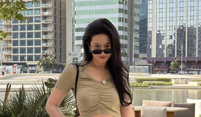 Loạt ảnh du lịch của Lưu Diệc Phi khiến ai cũng phải nghi ngờ tuổi thật - Ảnh 3.