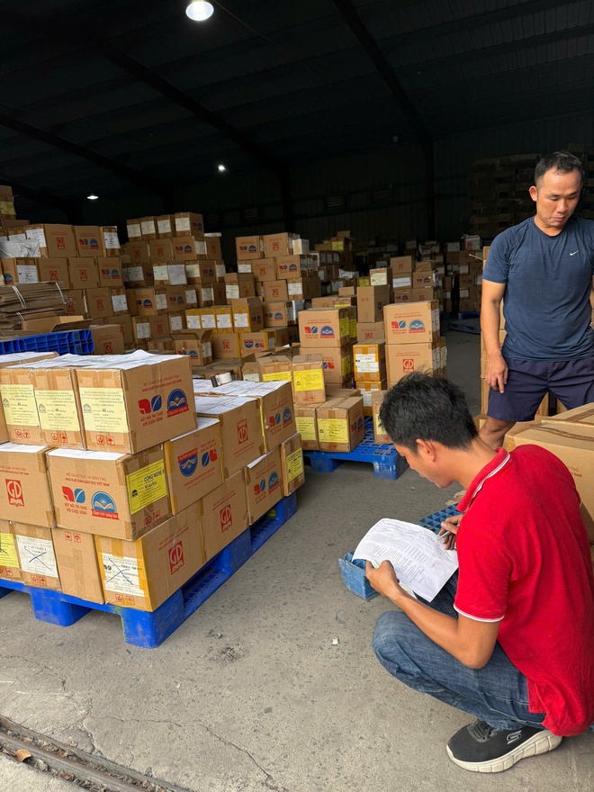 Trường được tặng s&aacute;ch - Ảnh 1.