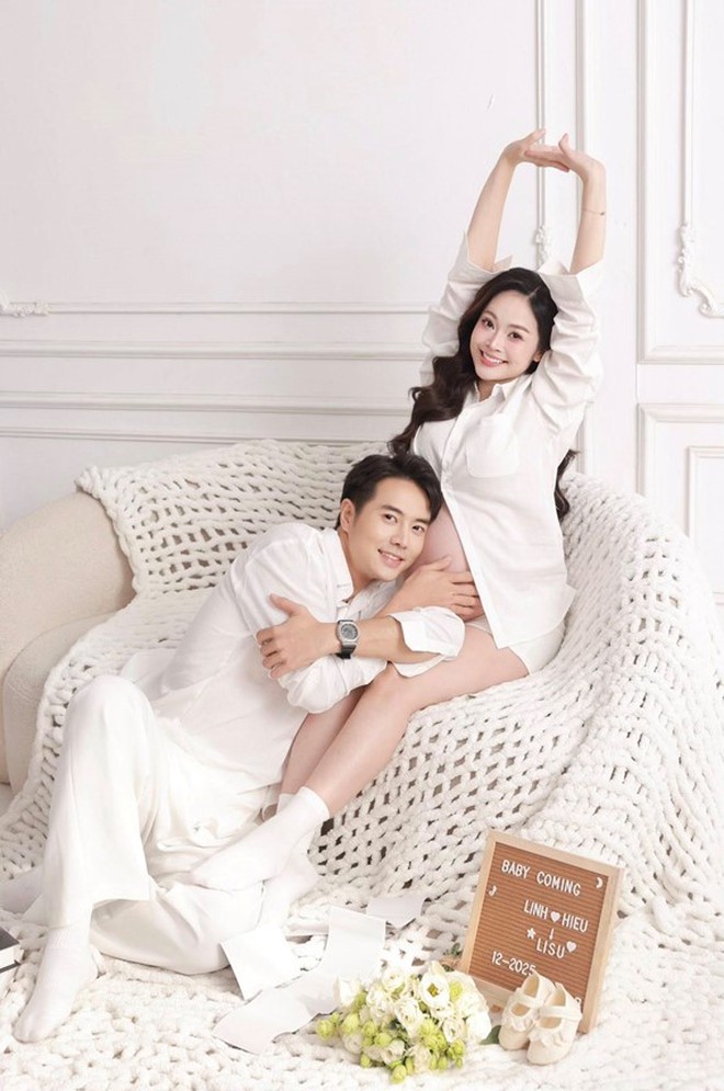 "MC c&oacute; nụ cười đẹp nhất VTV" lần đầu khoe bụng bầu b&ecirc;n chồng k&eacute;m 5 tuổi - Ảnh 2.