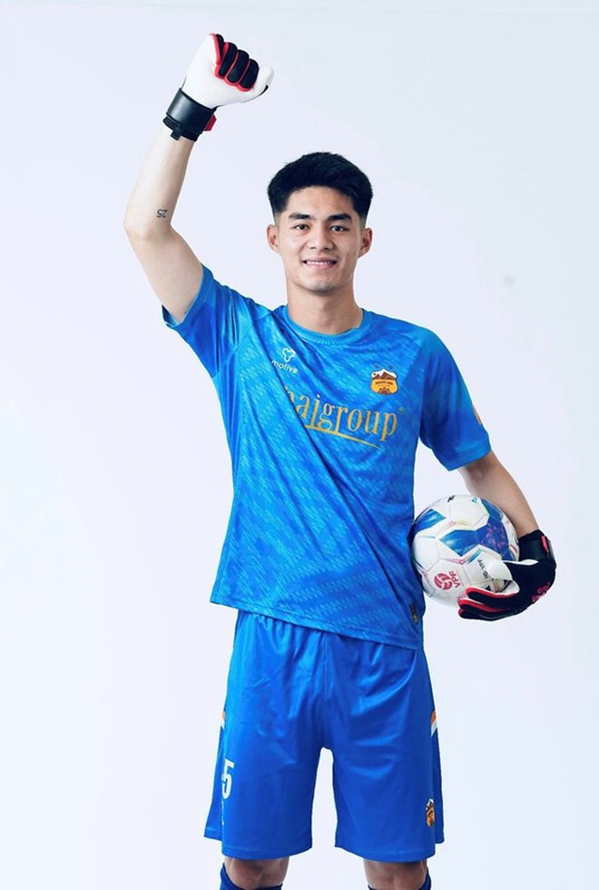 Thủ m&ocirc;n Trần Trung Ki&ecirc;n của U22 Việt Nam bất ngờ trở th&agrave;nh "nam thần" trong mắt người Th&aacute;i - Ảnh 8.