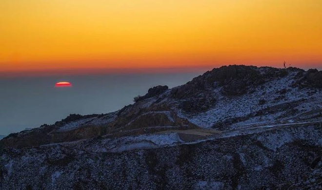 Thời tiết bất thường: Tuyết rơi lần đầu ti&ecirc;n ở Ả Rập X&ecirc; &Uacute;t sau ba thập kỷ - Ảnh 3.