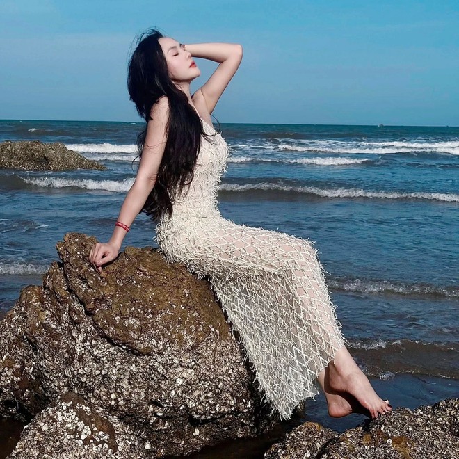 Nữ Chủ tịch tập đo&agrave;n xinh đẹp: "Người t&igrave;nh" m&agrave;n ảnh của NSND Trung Anh đang g&acirc;y sốt l&agrave; ai? - Ảnh 4.