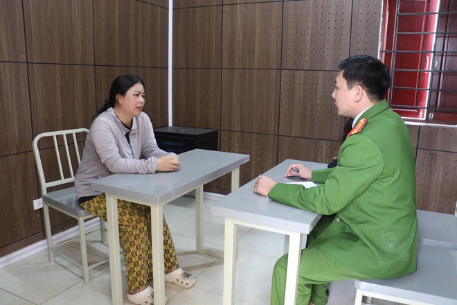 Thủ đoạn của cặp đ&ocirc;i cầm đầu đường d&acirc;y mua b&aacute;n vũ kh&iacute; qu&acirc;n dụng lớn tr&ecirc;n mạng- Ảnh 1.