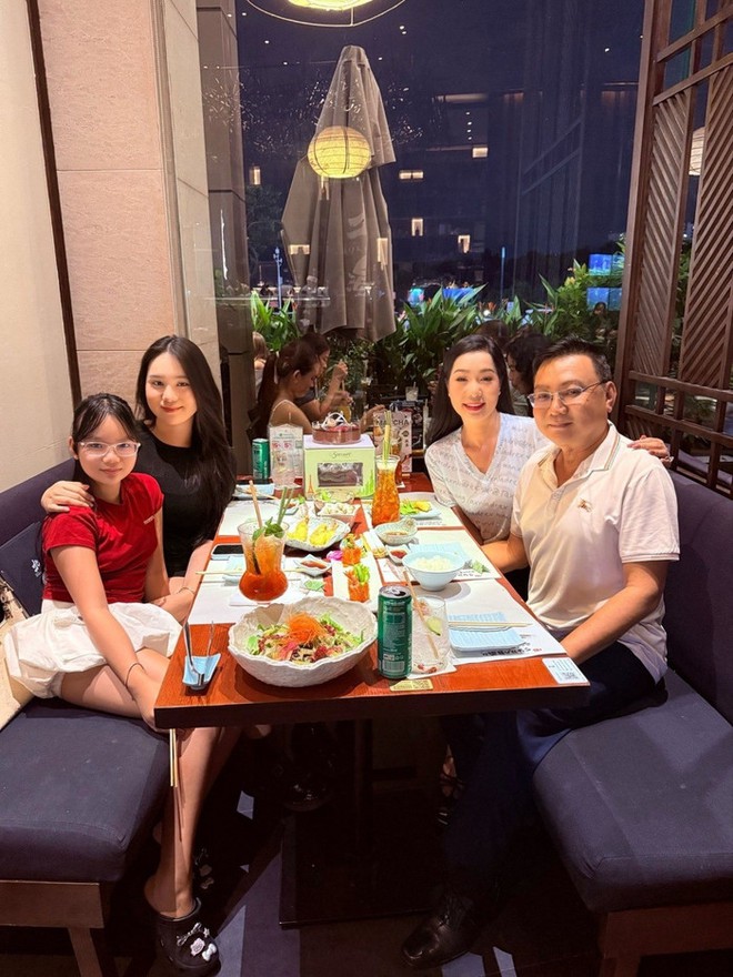 H&ocirc;n nh&acirc;n vi&ecirc;n m&atilde;n của &Aacute; hậu duy nhất l&agrave; NSND- Ảnh 9.