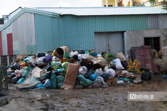 Đắk Lắk: Lũ rút rác vẫn "ngập ngụa" trên đường, người dân lo ô nhiễm môi trường- Ảnh 9.