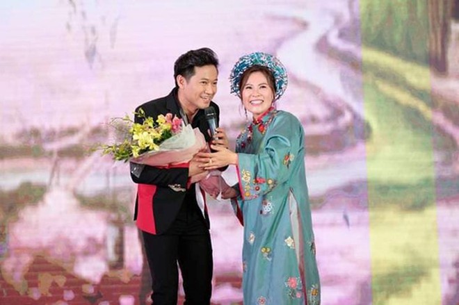 NSƯT Quý Bình và hạnh phúc ngắn ngủi bên vợ doanh nhân- Ảnh 4. NSƯT Quý Bình và hạnh phúc ngắn ngủi bên vợ doanh nhân- Ảnh 4.