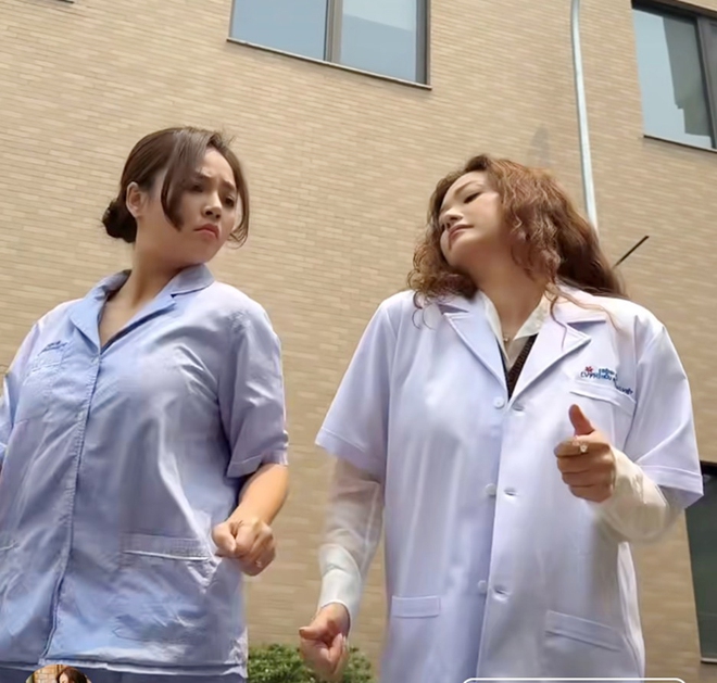 "Xả vai" 2 bà mẹ bỏ con, nhan sắc Kiều Anh U50 và Thu Quỳnh gây sốt- Ảnh 3. "Xả vai" 2 bà mẹ bỏ con, nhan sắc Kiều Anh U50 và Thu Quỳnh gây sốt- Ảnh 3.