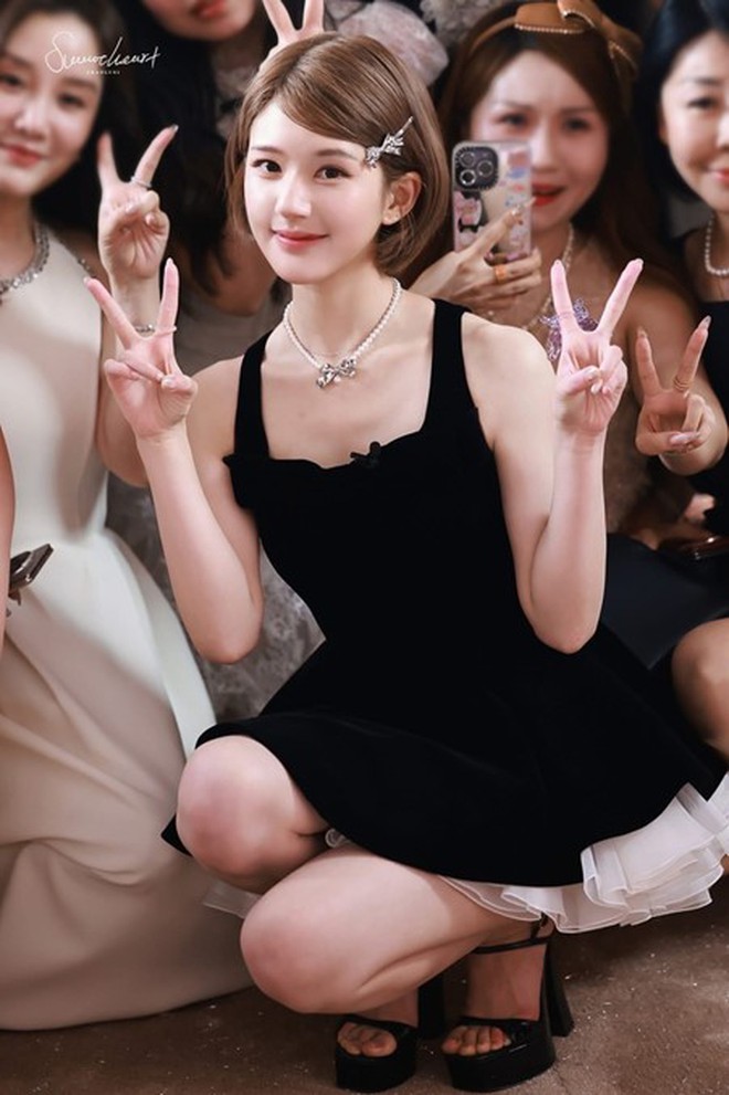 "Nữ thần thế hệ mới" tái xuất với vẻ đẹp ngọt ngào, trong trẻo thu hút đám đông- Ảnh 7. "Nữ thần thế hệ mới" tái xuất với vẻ đẹp ngọt ngào, trong trẻo thu hút đám đông- Ảnh 7.