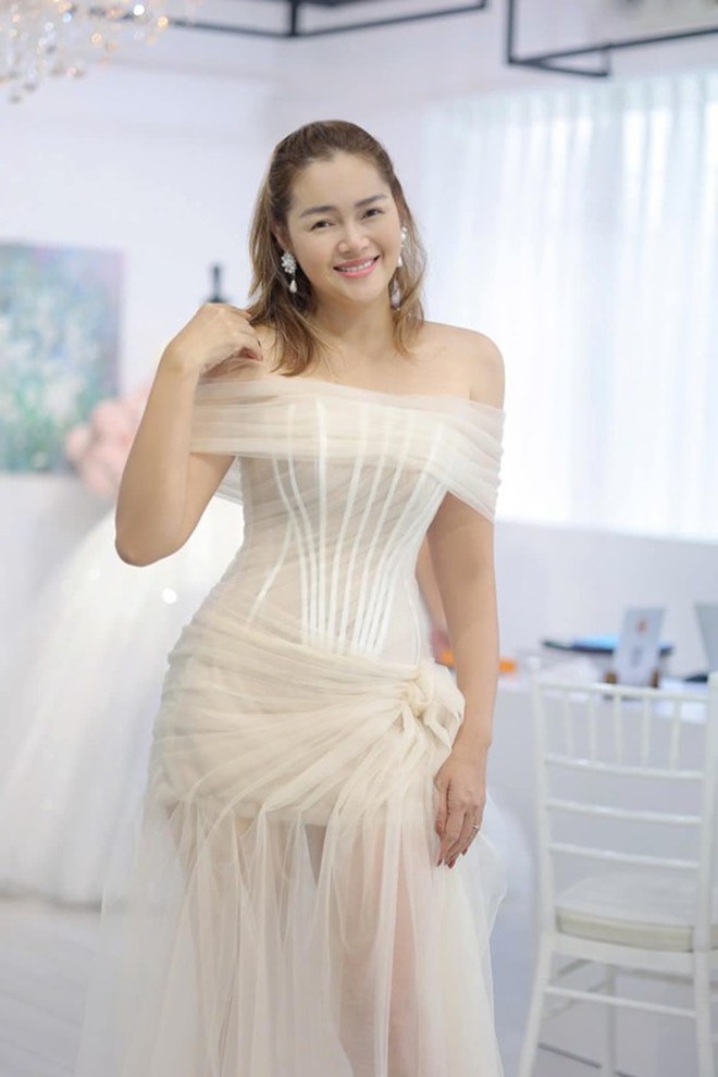 Nàng hậu nghiện con: Làm mẹ đơn thân của 5 nhóc tỳ, bí mật kết hôn ở Mỹ- Ảnh 6. Nàng hậu nghiện con: Làm mẹ đơn thân của 5 nhóc tỳ, bí mật kết hôn ở Mỹ- Ảnh 6.